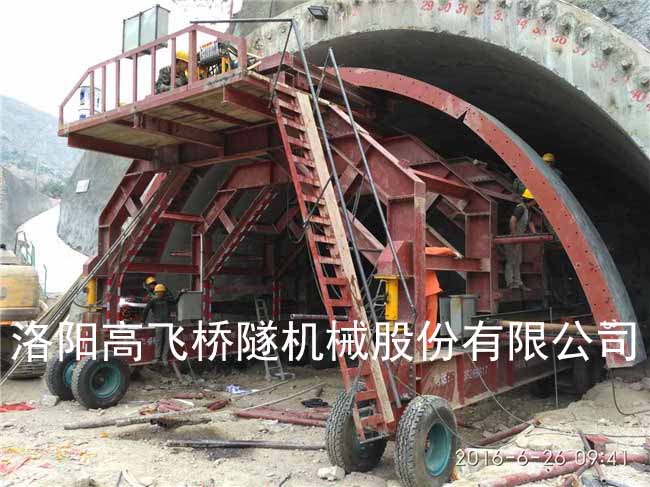 襯砌臺車和鋪軌機的區(qū)別是什么？